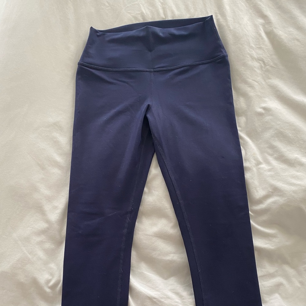Alo Yoga High Rise Leggings. Navy. Size M. GUC